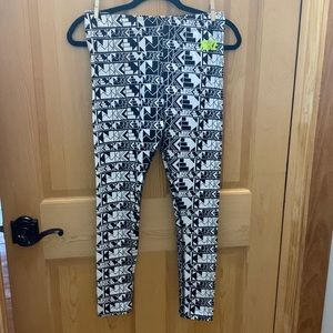 NWOT. Nike Leggings. Medium.